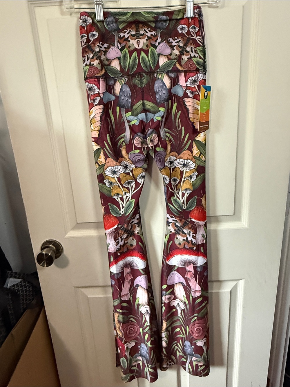 Yoga Democracy Fun Gal Mushroom Print Bell-Bottom Leggings Woman’s XS - Picture 8 of 13